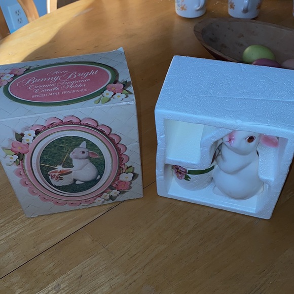 Vintage hand painted bunny ceramic candle holder. Avon - Picture 4 of 5